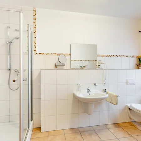 Restaurant Zur Neroburg ホテル Neroth