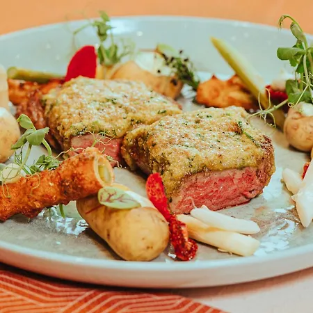 Hotel Restaurant Zur Neroburg 3*