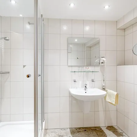 ホテル Restaurant Zur Neroburg 3*