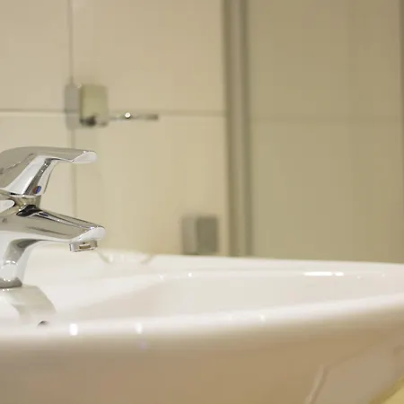 호텔 Restaurant Zur Neroburg 3*