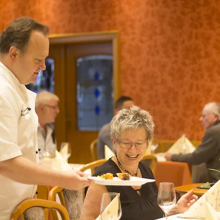 Restaurant Zur Neroburg 호텔 3*