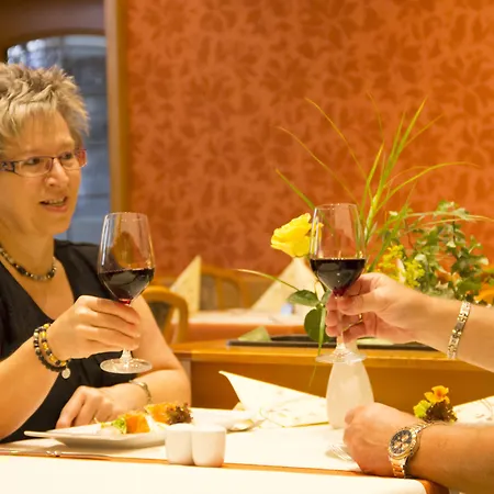 Hotel Restaurant Zur Neroburg 3*