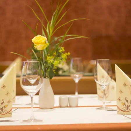 Restaurant Zur Neroburg ホテル