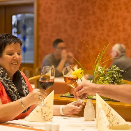 ホテル Restaurant Zur Neroburg Neroth