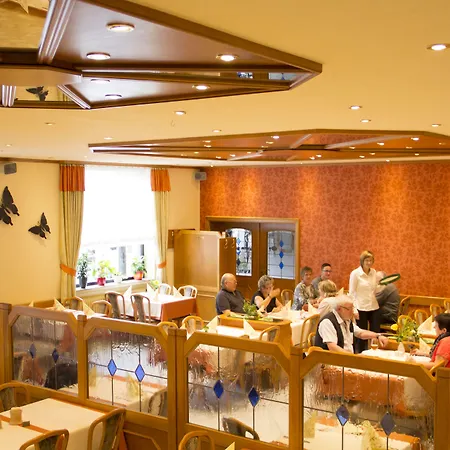 Restaurant Zur Neroburg ホテル