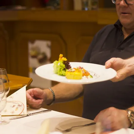 Restaurant Zur Neroburg ホテル Neroth