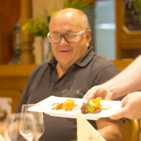 ホテル Restaurant Zur Neroburg 3*