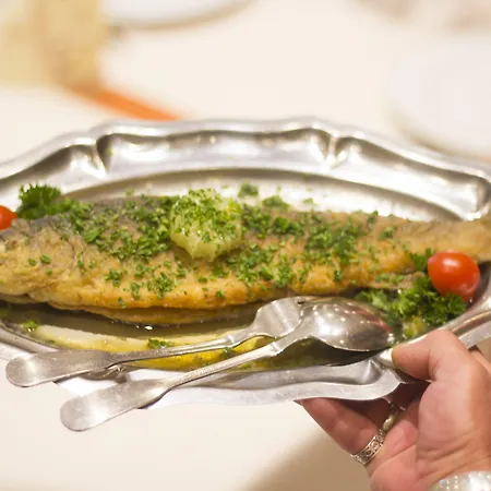 호텔 Restaurant Zur Neroburg 3*