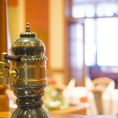 Restaurant Zur Neroburg ホテル Neroth