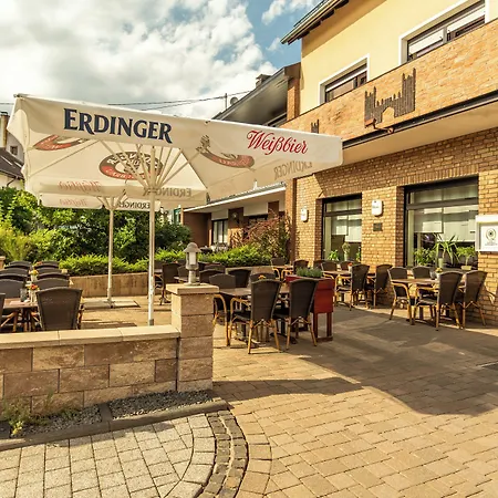 ホテル Restaurant Zur Neroburg 3*