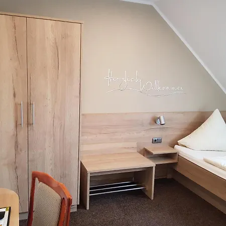 호텔 Restaurant Zur Neroburg 3*