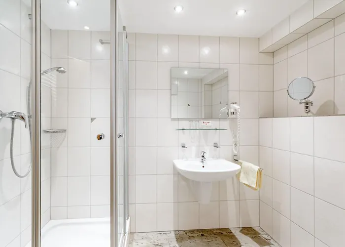 Hotel Restaurant Zur Neroburg 3*