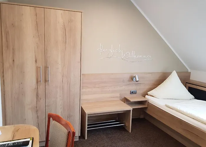 Hotel Restaurant Zur Neroburg 3*